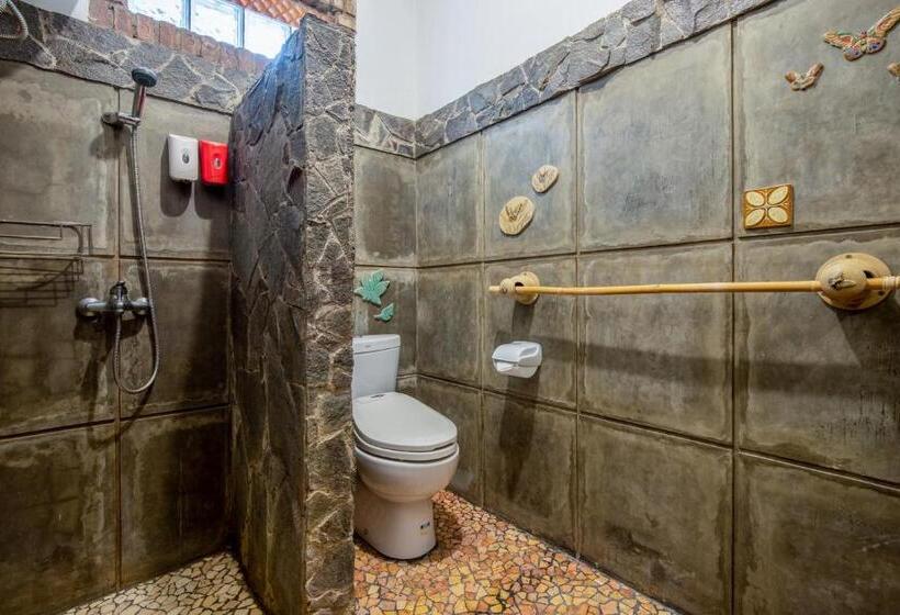 ペンション Sekararum Butik Syariah Guesthouse