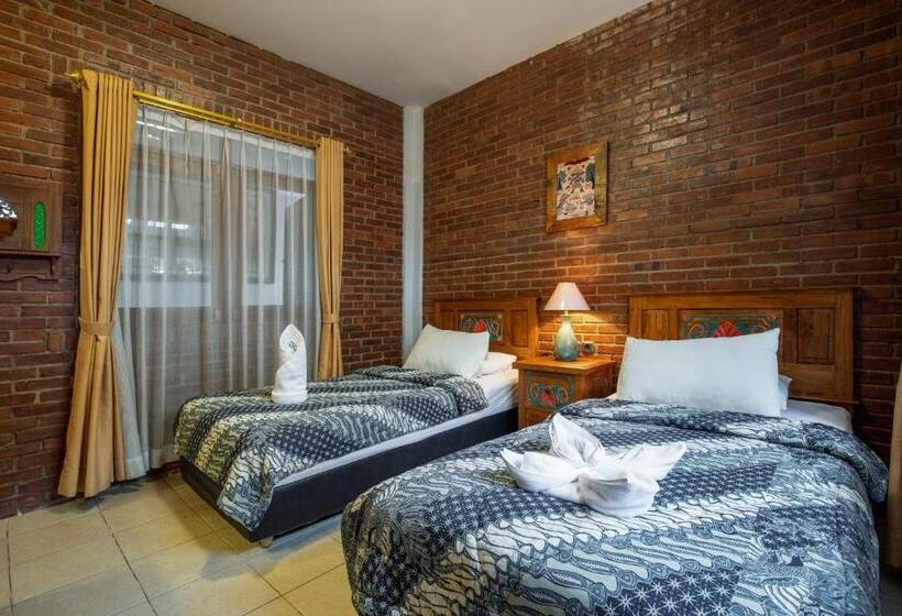 ペンション Sekararum Butik Syariah Guesthouse