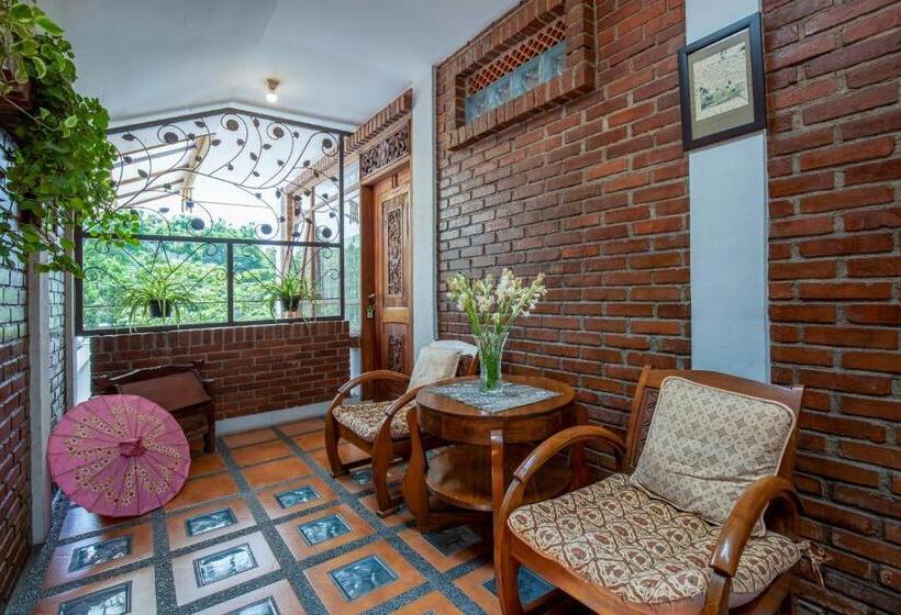 ペンション Sekararum Butik Syariah Guesthouse