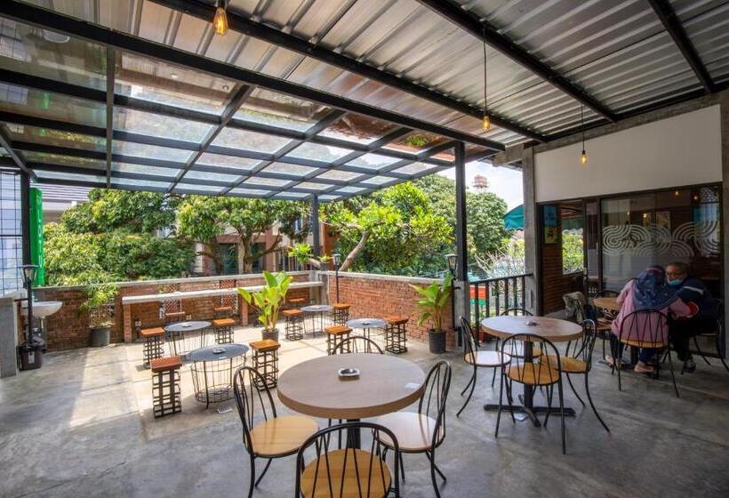 ペンション Sekararum Butik Syariah Guesthouse