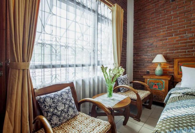 ペンション Sekararum Butik Syariah Guesthouse