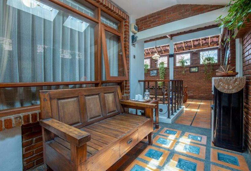 ペンション Sekararum Butik Syariah Guesthouse