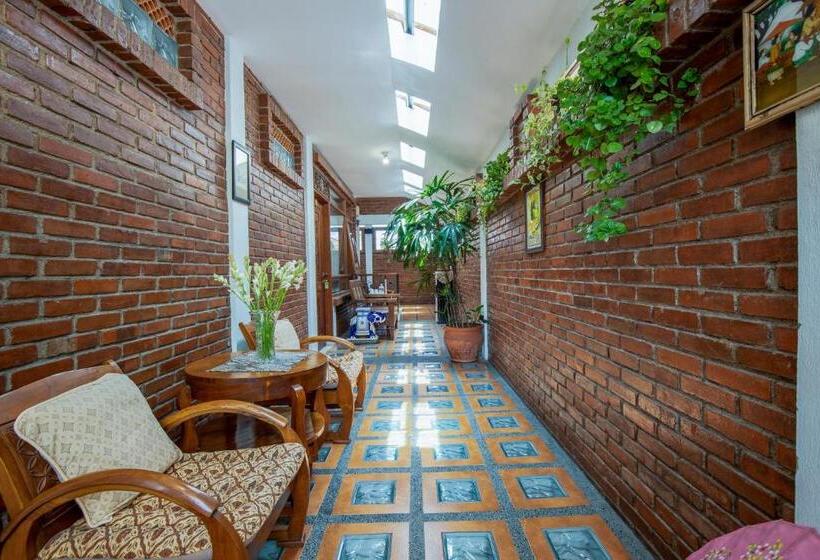 ペンション Sekararum Butik Syariah Guesthouse