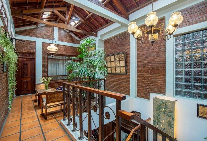 ペンション Sekararum Butik Syariah Guesthouse