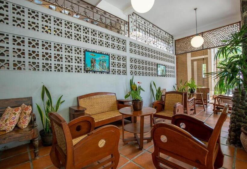 ペンション Sekararum Butik Syariah Guesthouse