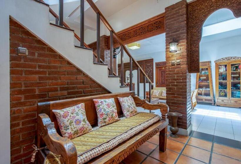 ペンション Sekararum Butik Syariah Guesthouse