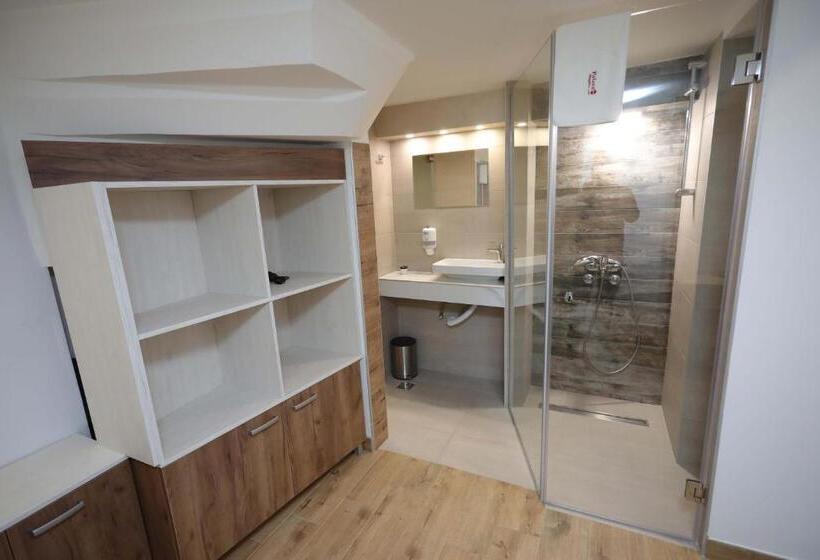 تختخواب و صبحانه Palace Megdan