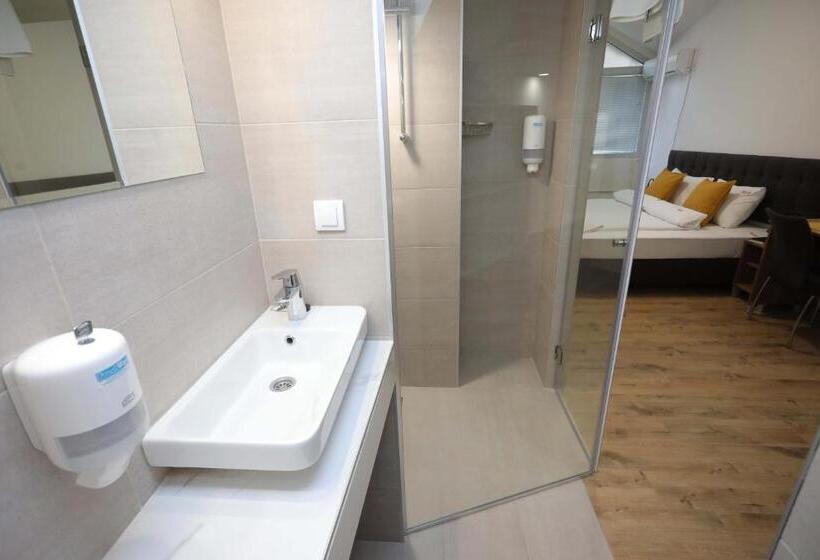 تختخواب و صبحانه Palace Megdan