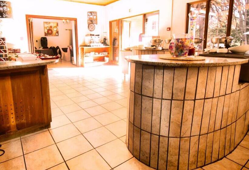 호텔 247 @ White River