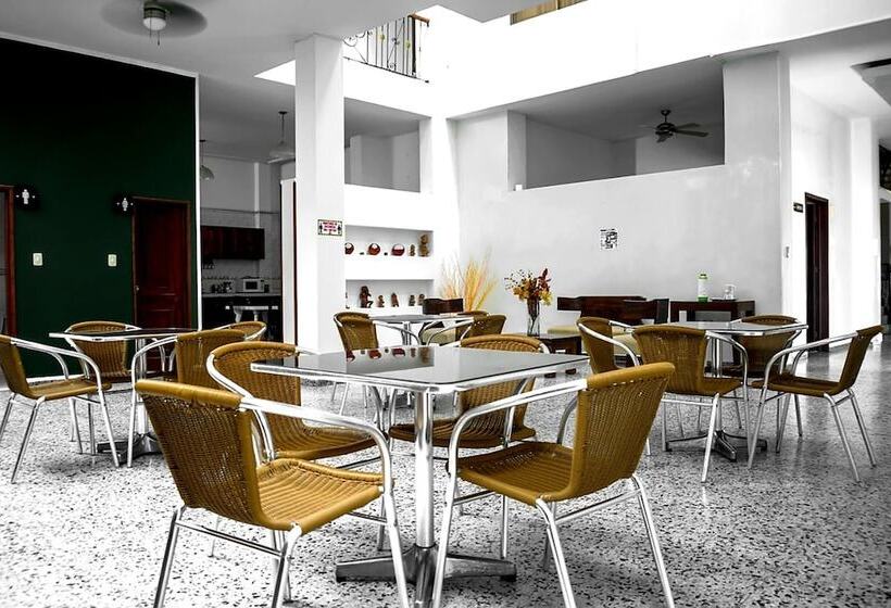 בית מלון כפרי El Flor Amarillo