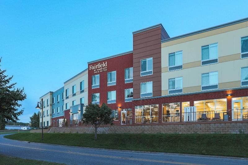 فندق Fairfield Inn & Suites Marquette