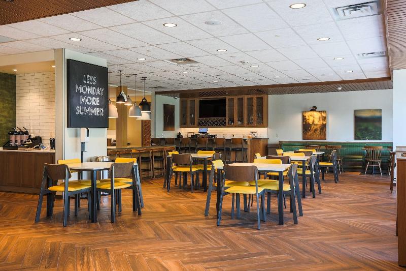 هتل Fairfield Inn & Suites Marquette