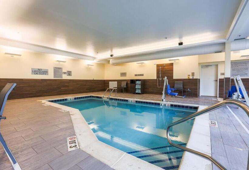 فندق Fairfield Inn & Suites Marquette