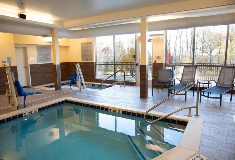 هتل Fairfield Inn & Suites Marquette