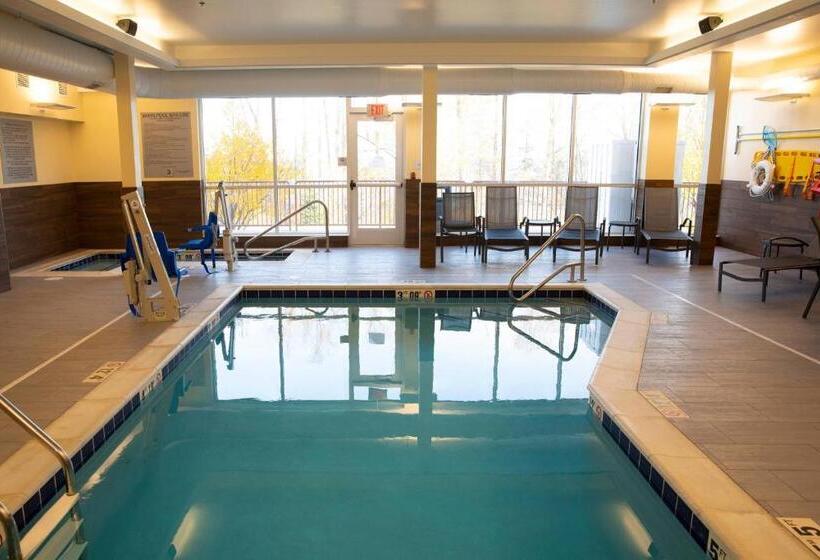 هتل Fairfield Inn & Suites Marquette