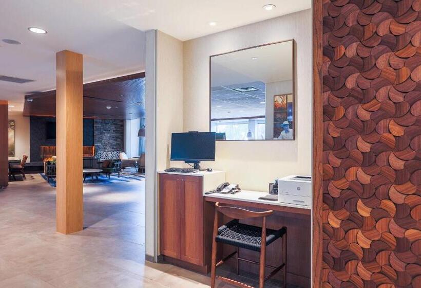 هتل Fairfield Inn & Suites Marquette