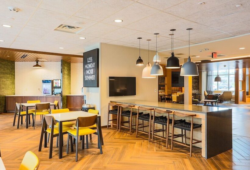 فندق Fairfield Inn & Suites Marquette