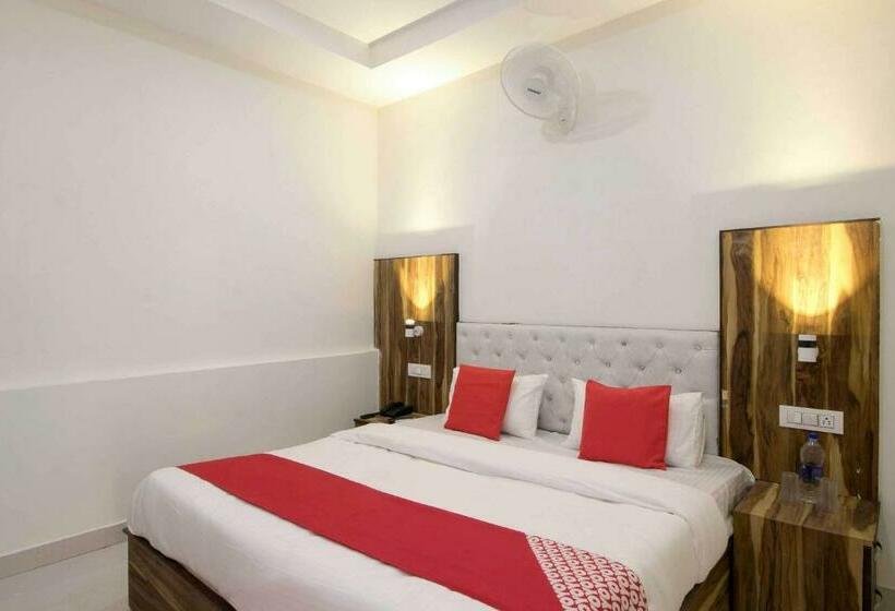 호텔 Flagship Crown Resort And Restaurant