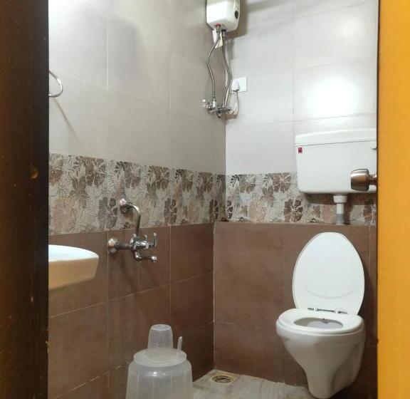 בית מלון כפרי Golden Nest Popular Residency