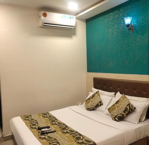 בית מלון כפרי Golden Nest Popular Residency