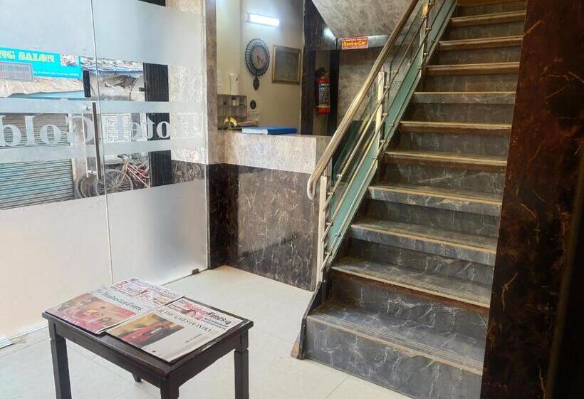 בית מלון כפרי Golden Nest Popular Residency