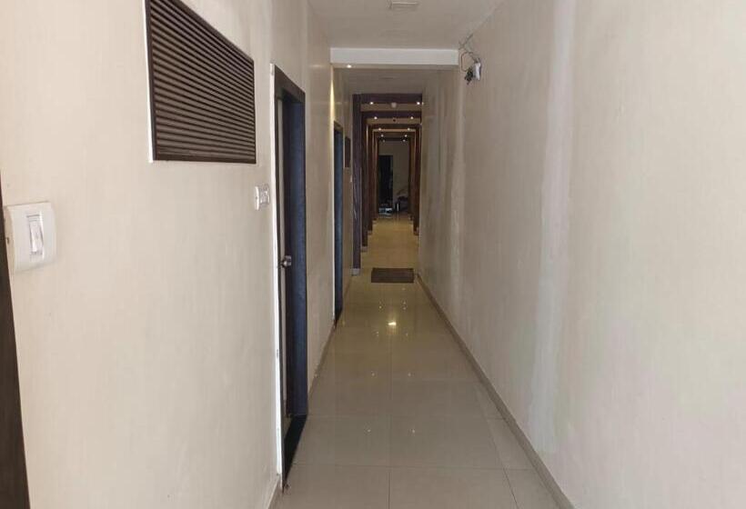 בית מלון כפרי Golden Nest Popular Residency