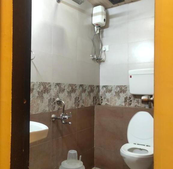 בית מלון כפרי Golden Nest Popular Residency