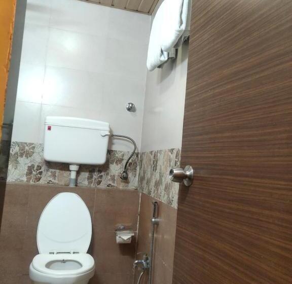 בית מלון כפרי Golden Nest Popular Residency