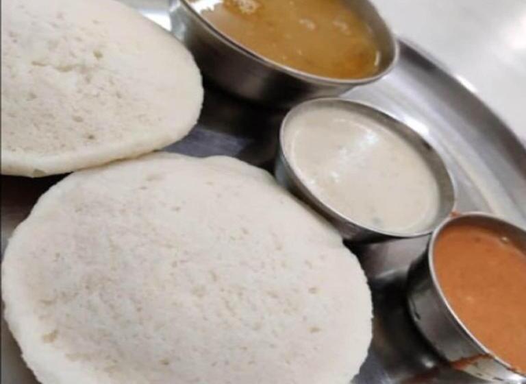 בית מלון כפרי Golden Nest Popular Residency