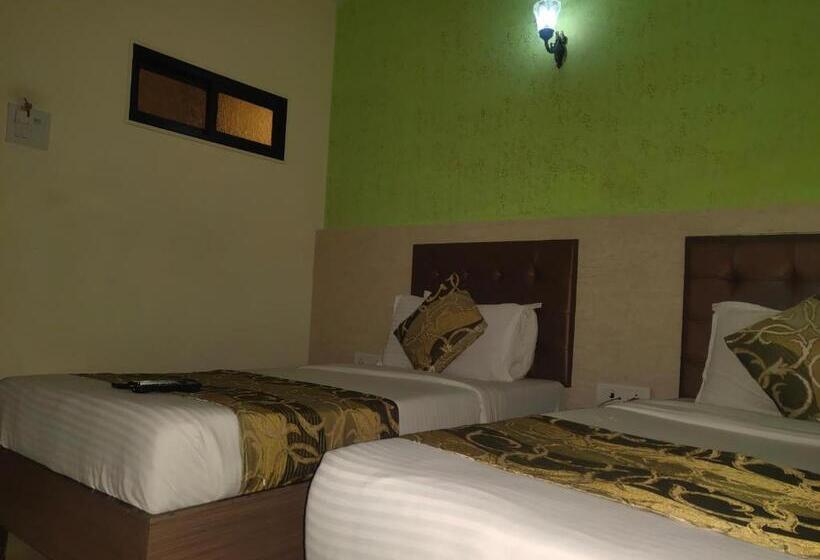 בית מלון כפרי Golden Nest Popular Residency