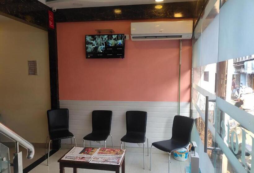 בית מלון כפרי Golden Nest Popular Residency