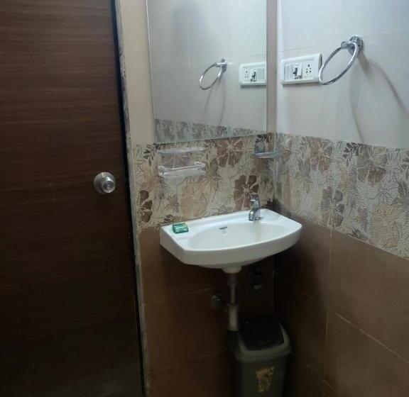 בית מלון כפרי Golden Nest Popular Residency