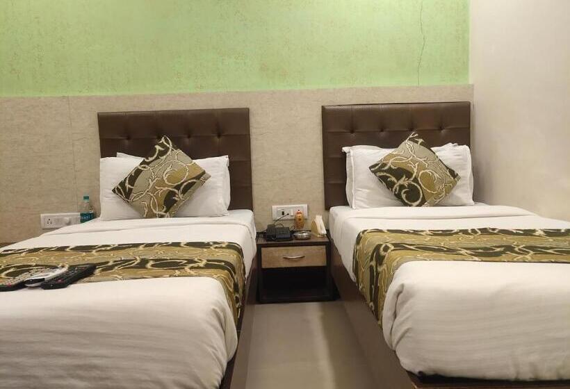 בית מלון כפרי Golden Nest Popular Residency