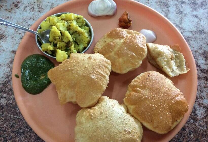 בית מלון כפרי Golden Nest Popular Residency