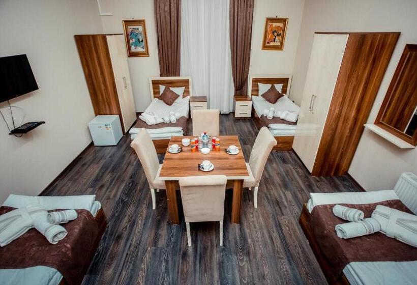 هتل Grand Qafqaz Hostel