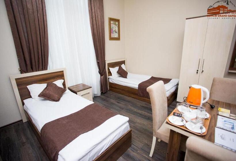 هتل Grand Qafqaz Hostel