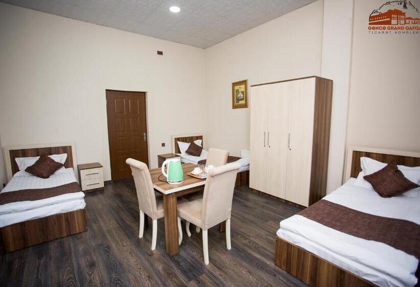 هتل Grand Qafqaz Hostel