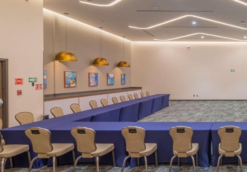 בית מלון כפרי Hampton By Hilton Aguascalientes Downtown