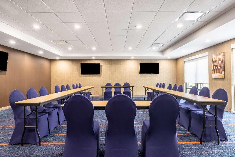 בית מלון כפרי Hampton Inn & Suites Benton Harbor