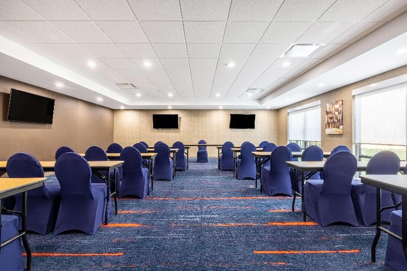 בית מלון כפרי Hampton Inn & Suites Benton Harbor