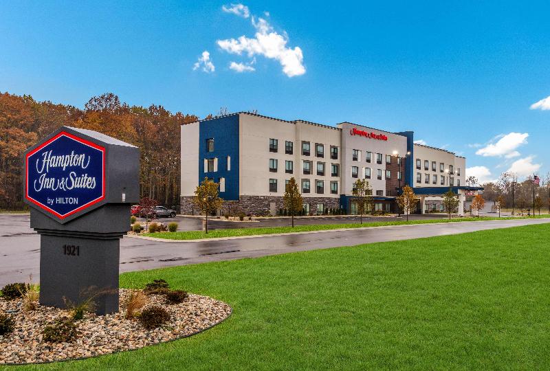 בית מלון כפרי Hampton Inn & Suites Benton Harbor