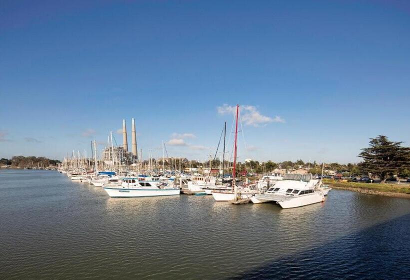 בית מלון כפרי Inn At Moss Landing Point