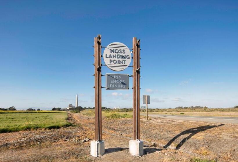 בית מלון כפרי Inn At Moss Landing Point