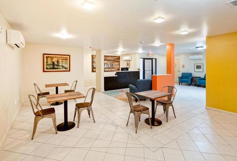 בית מלון כפרי Inn At Moss Landing Point