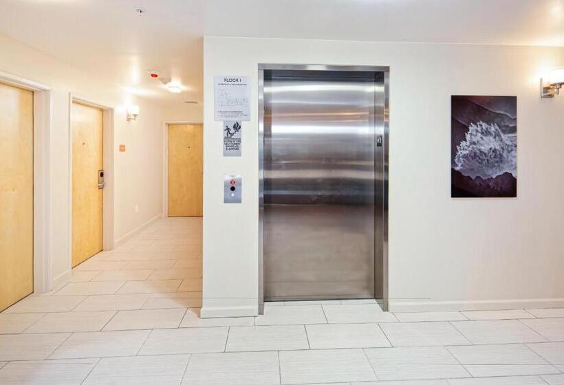 בית מלון כפרי Inn At Moss Landing Point