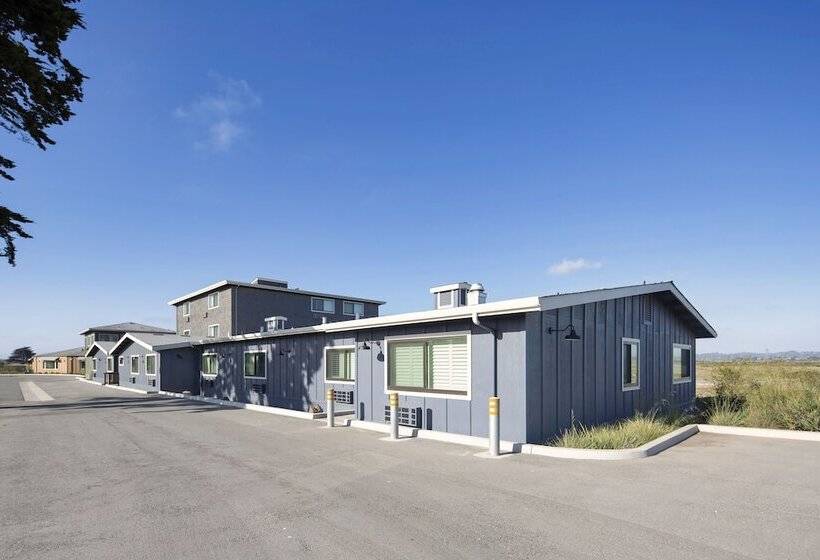 בית מלון כפרי Inn At Moss Landing Point