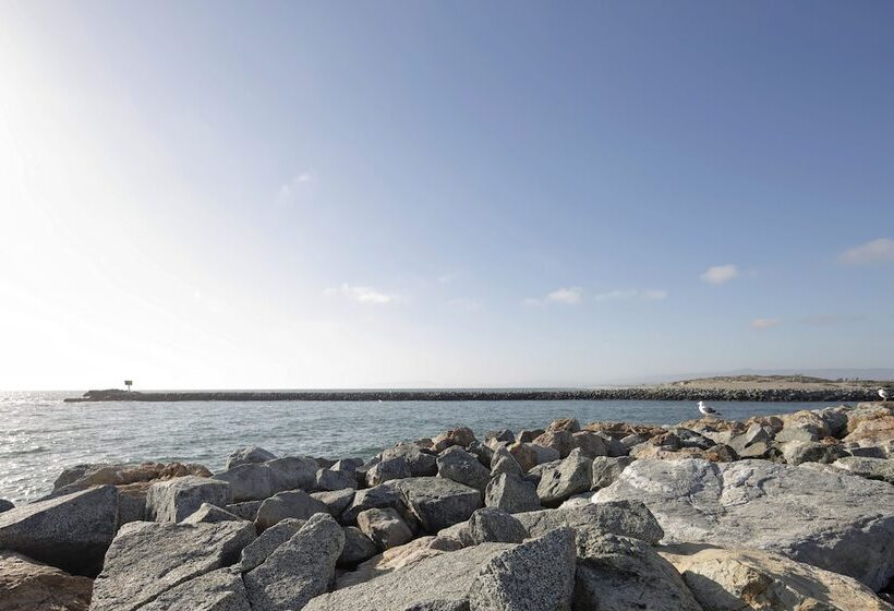 בית מלון כפרי Inn At Moss Landing Point