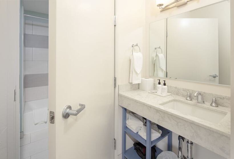 בית מלון כפרי Inn At Moss Landing Point