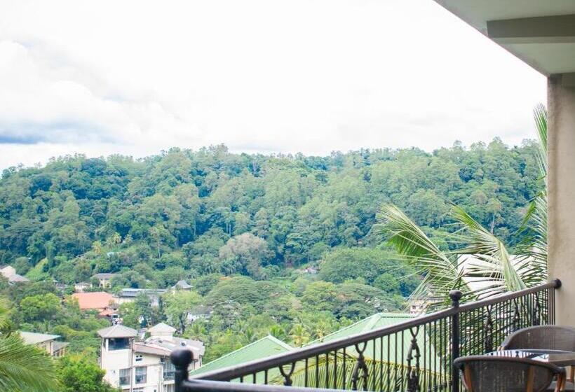 호텔 Kings Ridge Kandy