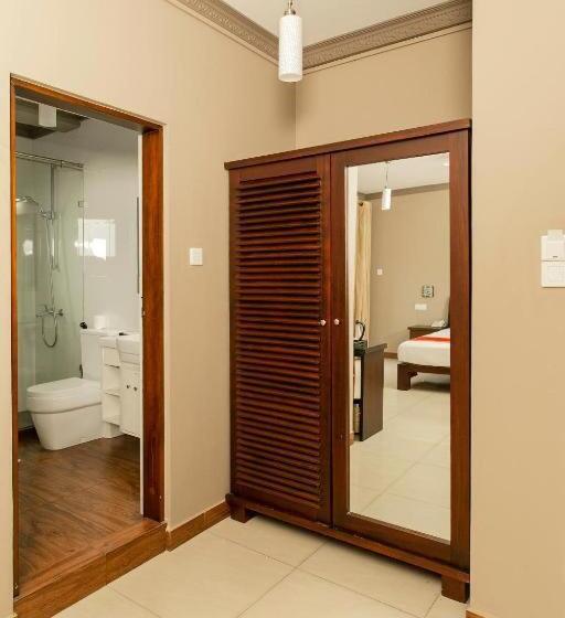 호텔 Kings Ridge Kandy